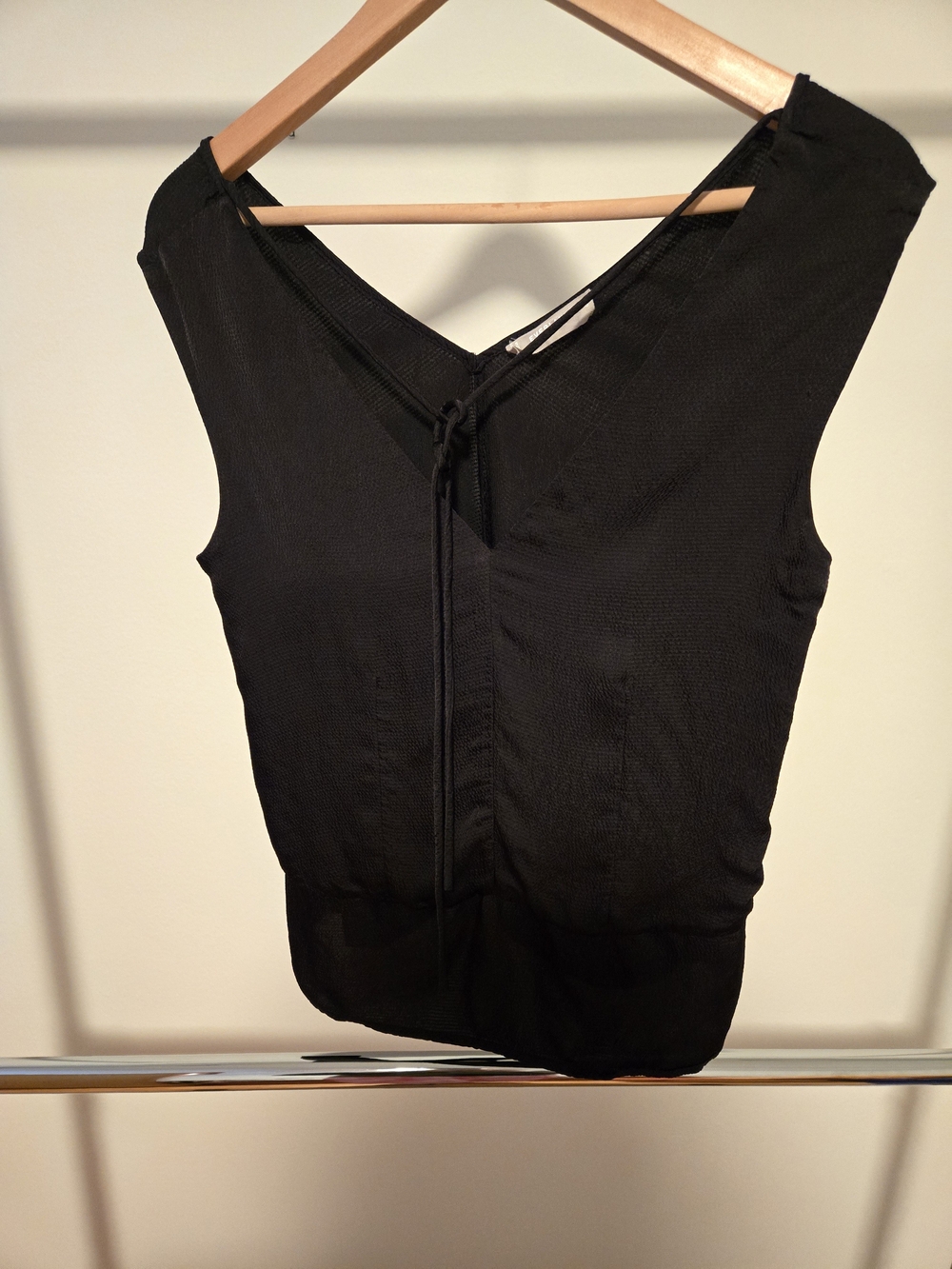 Everlane Black Sleeveless V-Neck Tie-Back Camisole